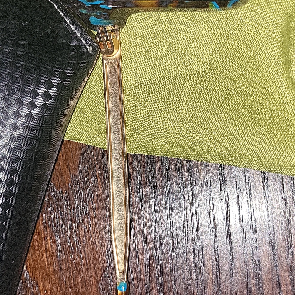 Diff Sunglasses With Diff Case - image 5